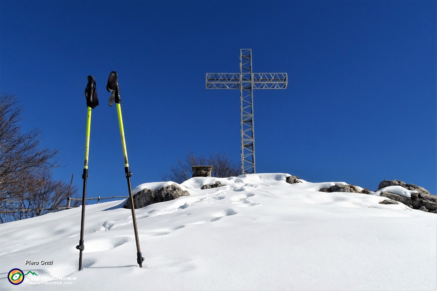 55 Alla croce di vetta del Monte Suchello (1541 m).JPG -                                